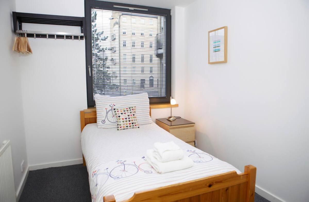 Joivy Inviting Flat With Parking In Canonmills 爱丁堡 外观 照片